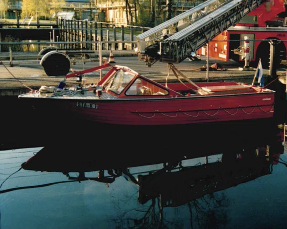 Erstes Feuerwehrboot Starnberg.jpg